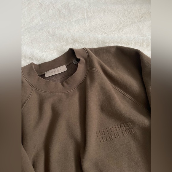 SOLD essentials crewneck - Picture 2 of 6